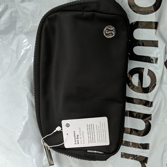 Bags | Lululemon Everywhere Belt Bagblack | Poshmark